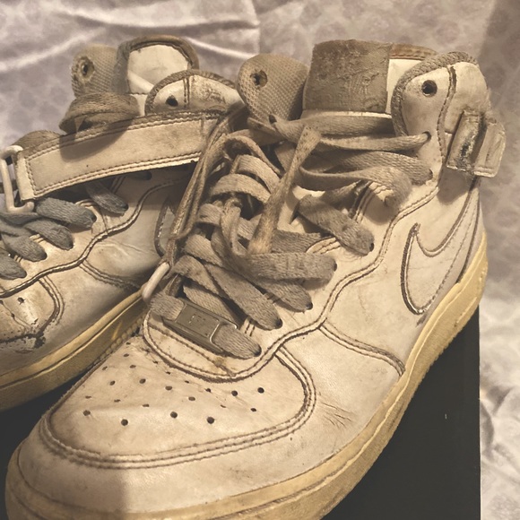 Boys Youth White HighTop Air Force 1s. - Picture 1 of 4